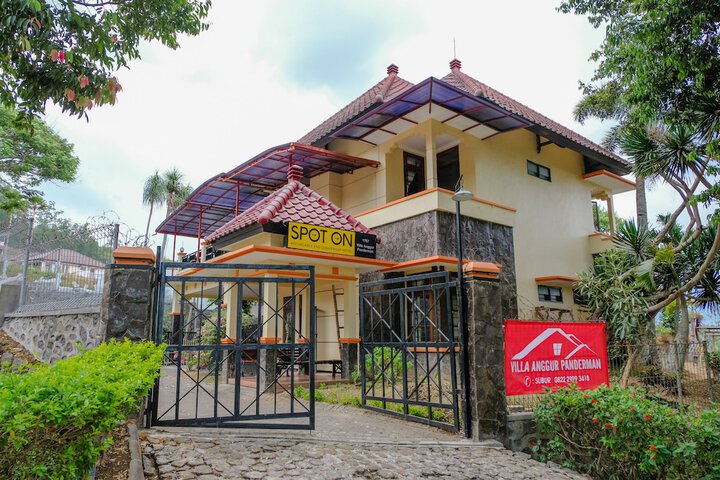 SPOT ON 1767 Villa Anggur Panderman