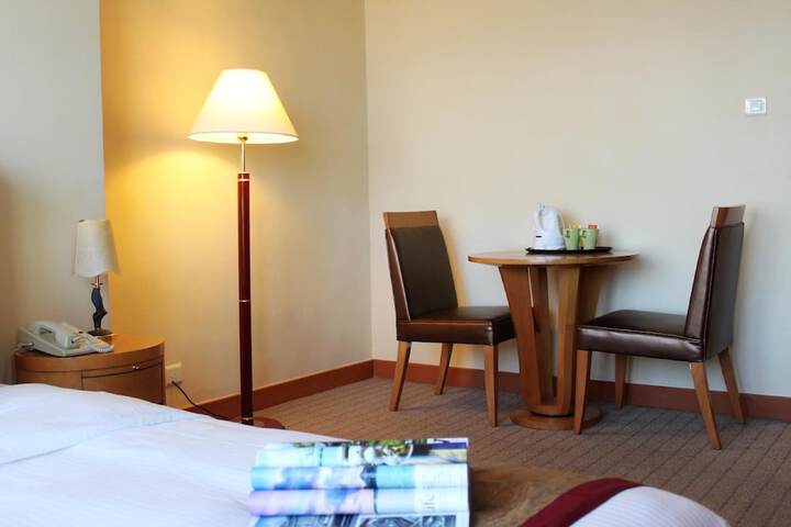 Room 6 of 33