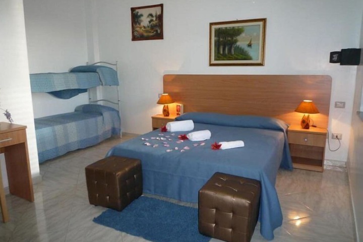 Room 2 of 59