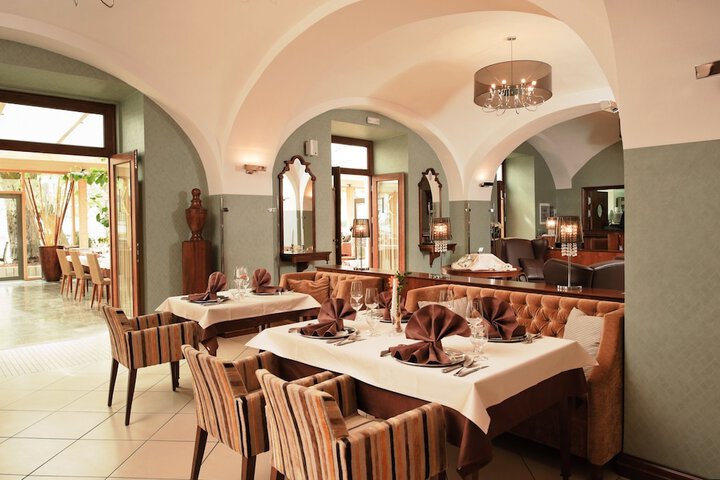 Dining 60 of 101