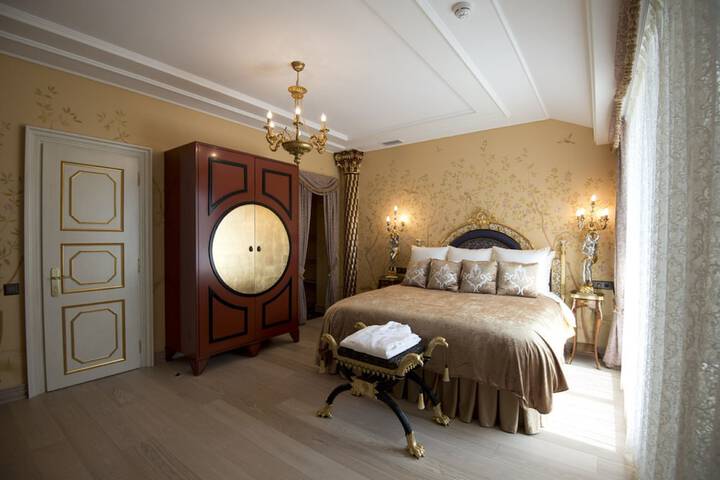 Room 16 of 94
