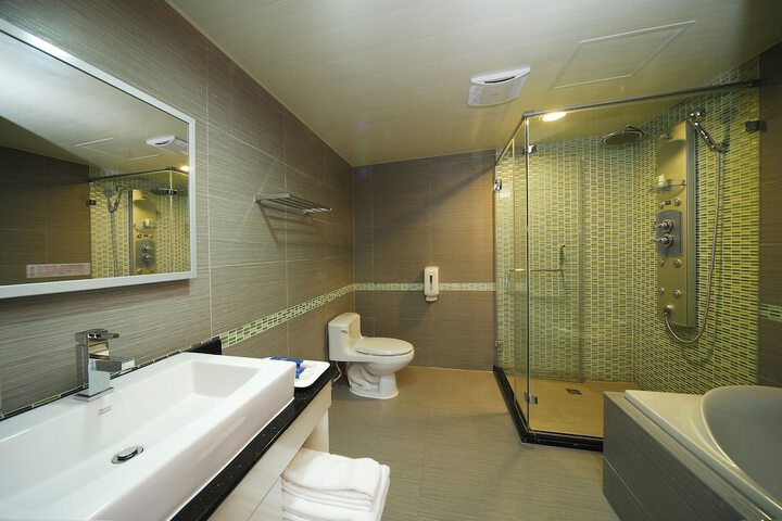Room 13 of 24