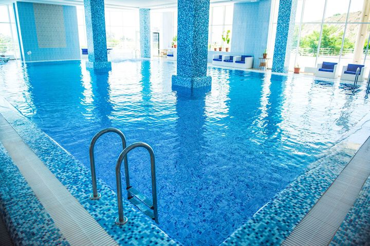 Hotel Pool