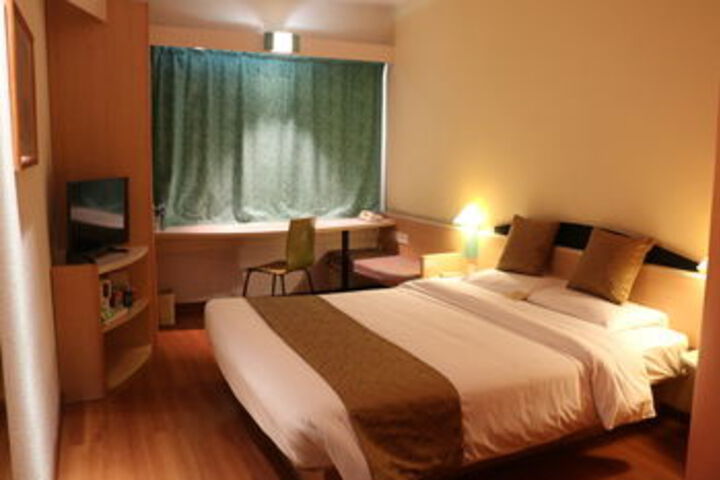 Room 18 of 29