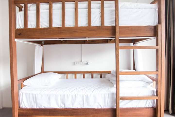 Room 5 of 9