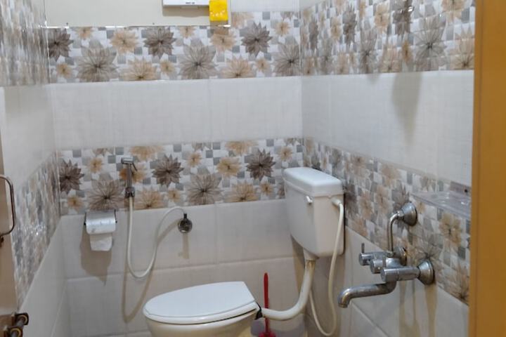 Room 5 of 7