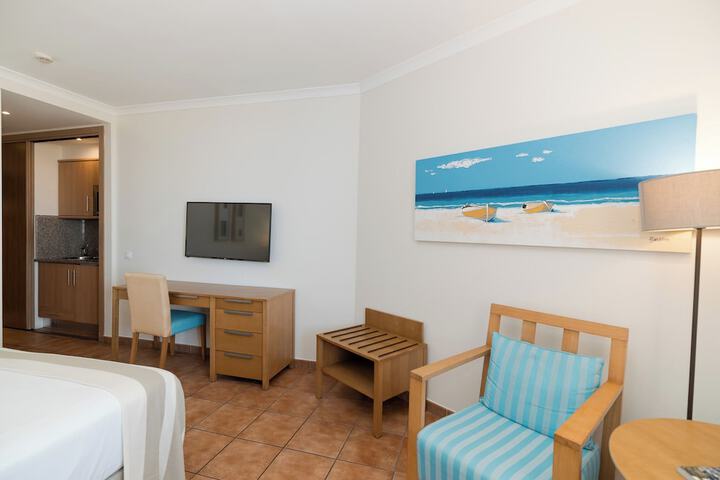 Room 6 of 50