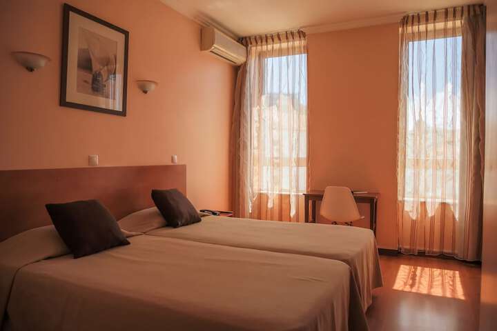 Room 7 of 26