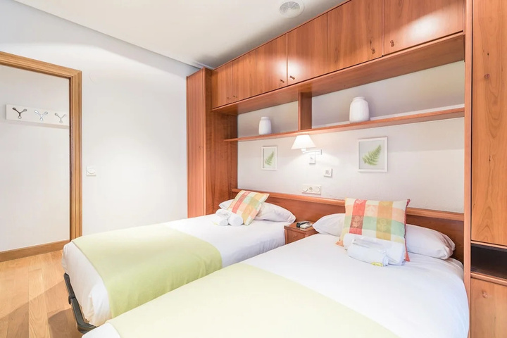 Room 3 of 10
