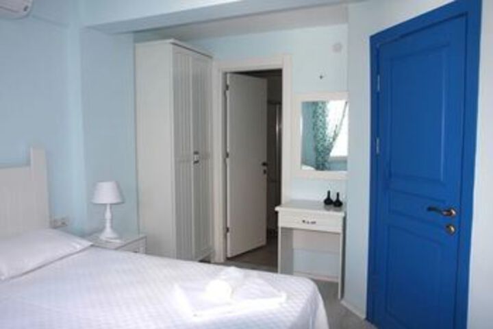 Room 6 of 13