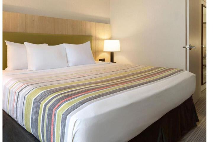1 King Bed (9 of 9)