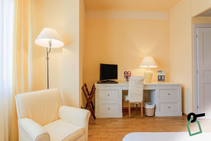 Room 6 of 27