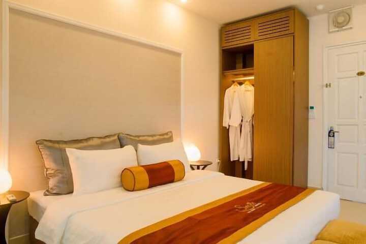 Room 15 of 34