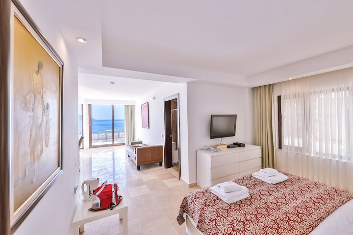 Room 4 of 67