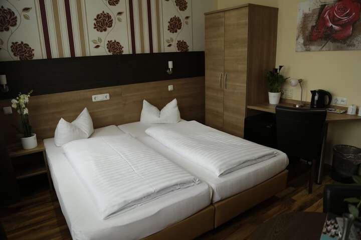 Room 15 of 30