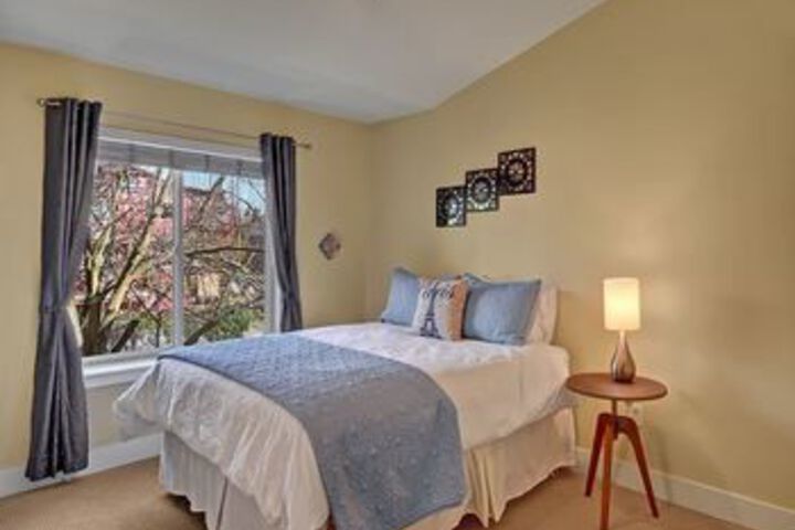 Room 5 of 18