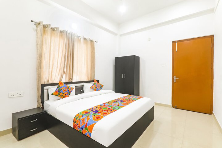 Room 13 of 27