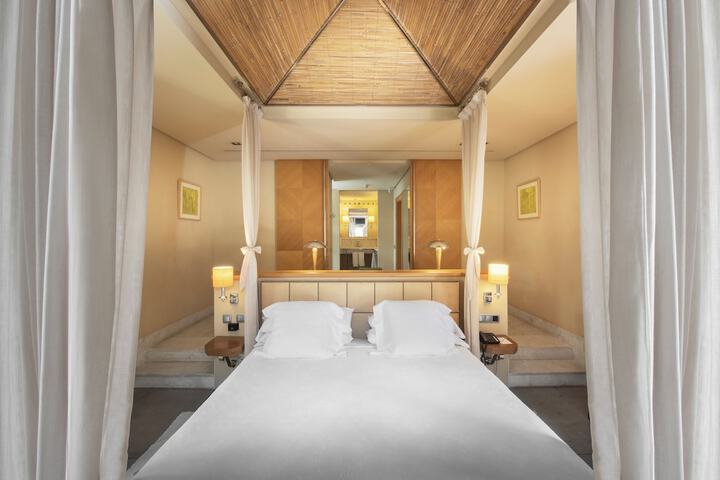 Room 10 of 46