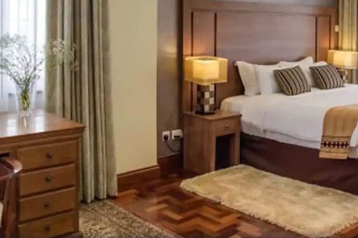Room 4 of 130