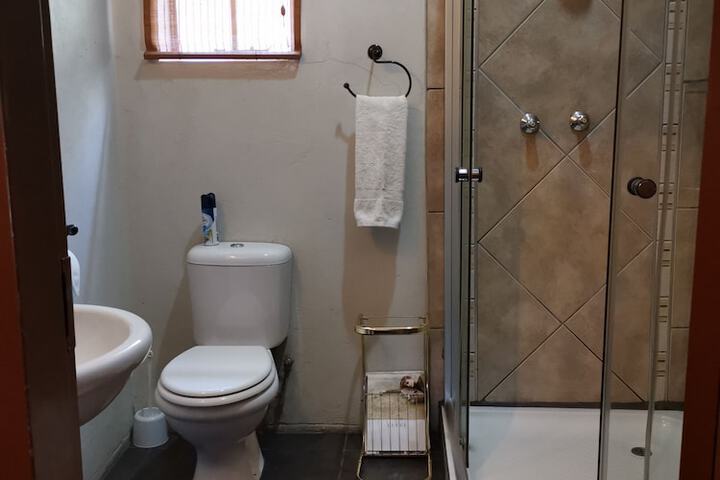 Room 17 of 28