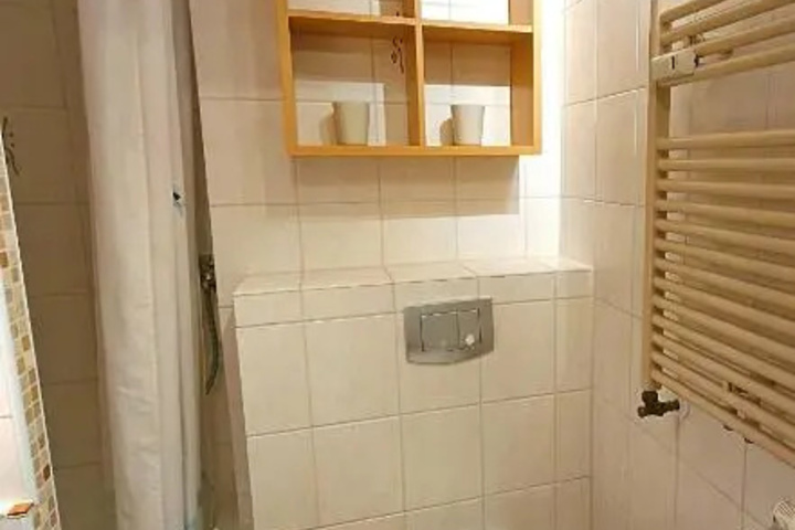 Room 7 of 11