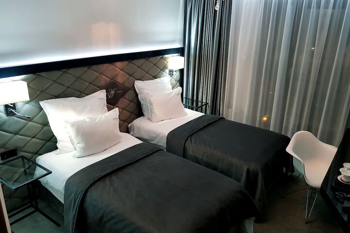 Room 8 of 32