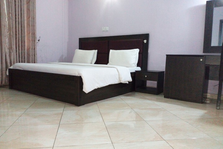 Room 12 of 27