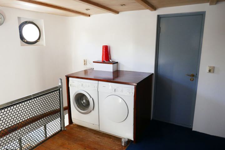 Room 12 of 16
