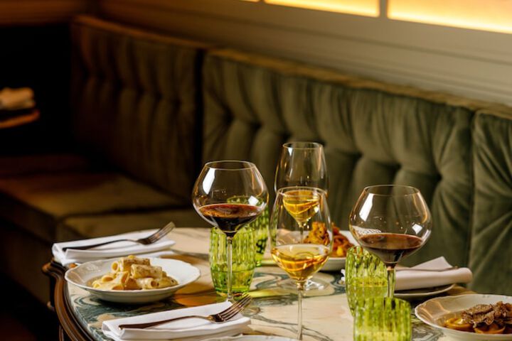Dining 79 of 90