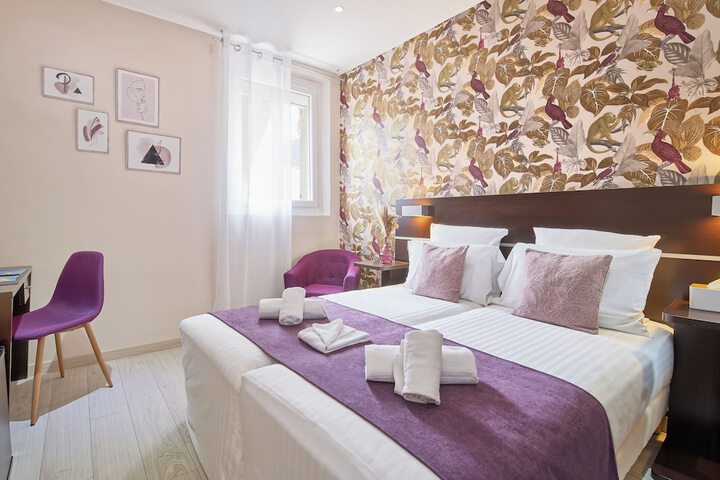 Room 8 of 22