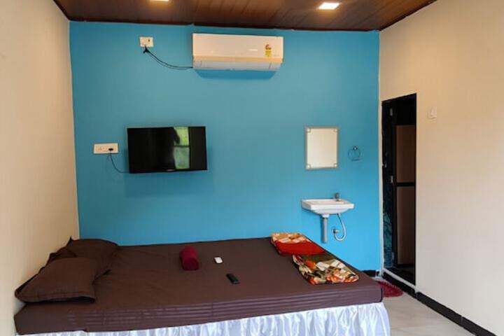 Room 2 of 10