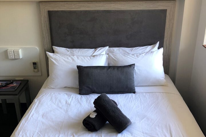 Room 2 of 40