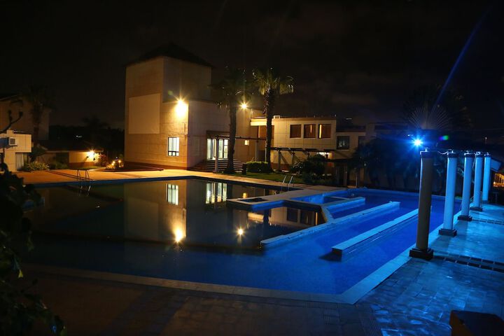 Pool 30 of 52