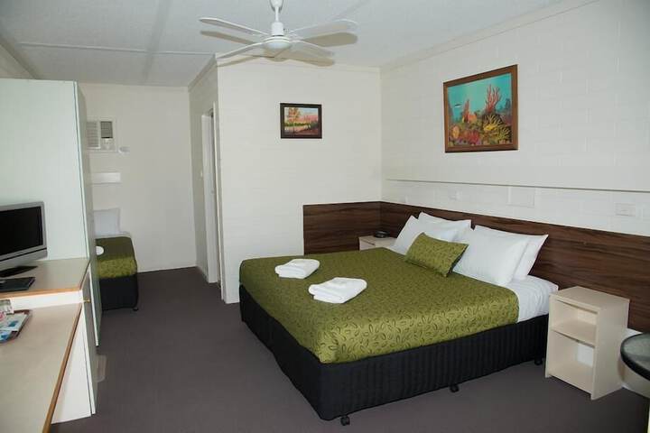 Room 28 of 53