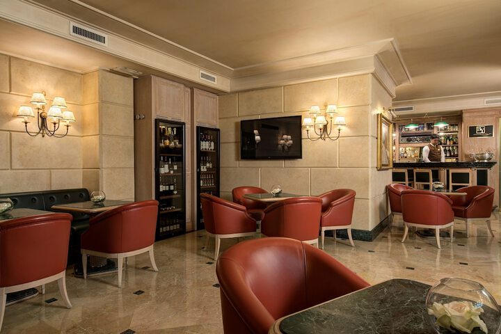 Lounge 35 of 50