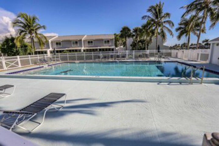 Pool 39 of 77