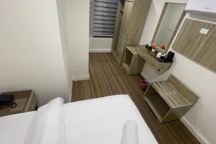 Room 12 of 29