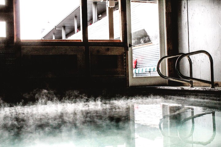 Indoor/outdoor pool