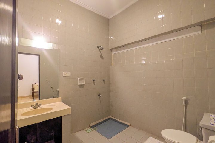 Room 5 of 18