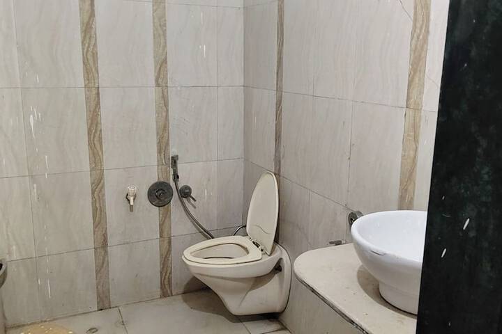 Room 15 of 124