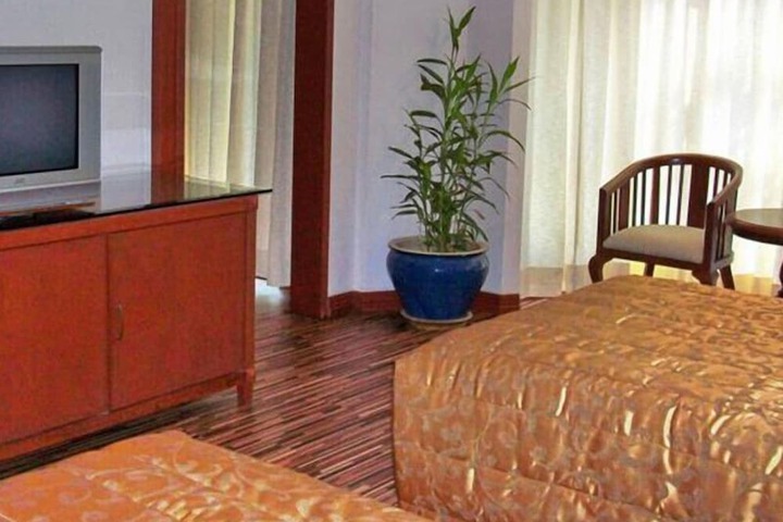 Room 13 of 49