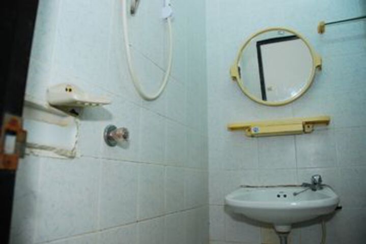 Room 8 of 28