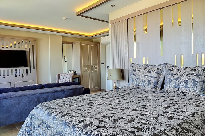 Room 5 of 49