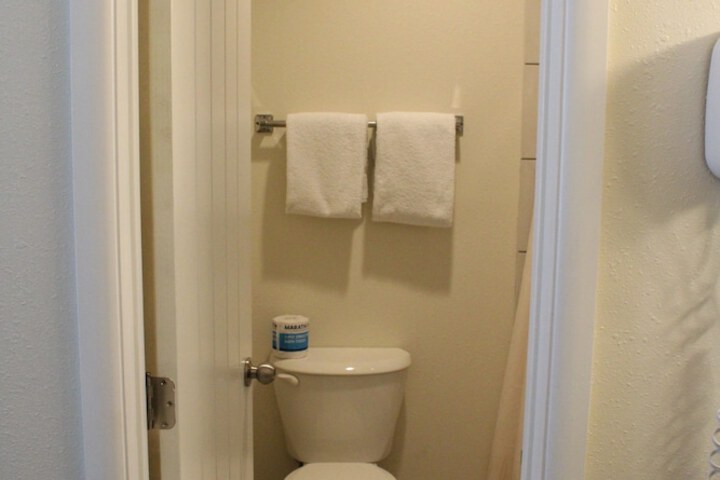 Room 9 of 12
