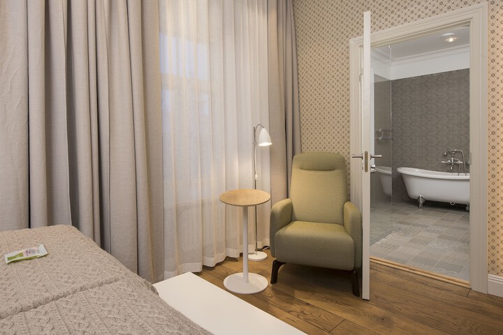 Room 14 of 80