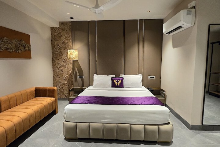 Room 3 of 6