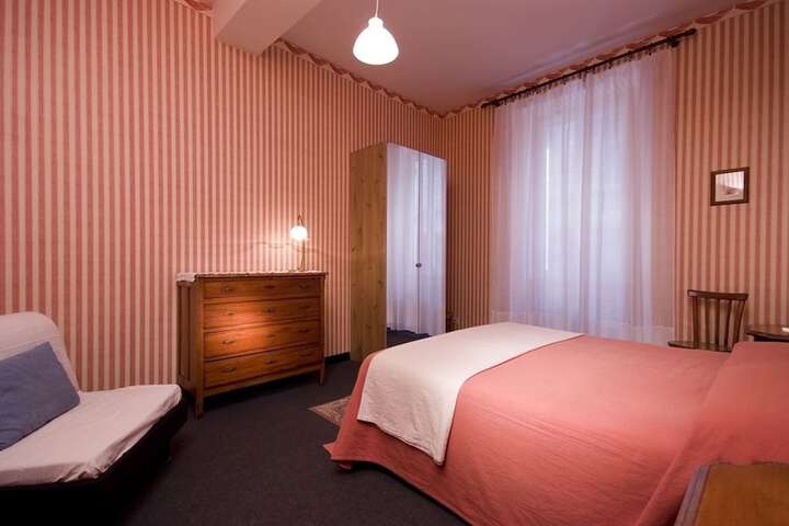 Room 8 of 18