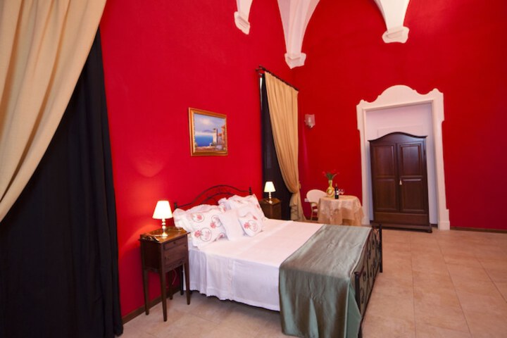 Room 9 of 90