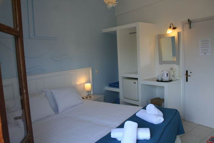 Room 8 of 42