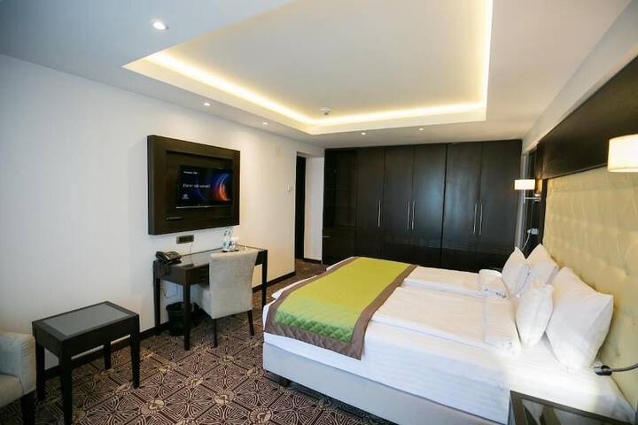 Room 28 of 63